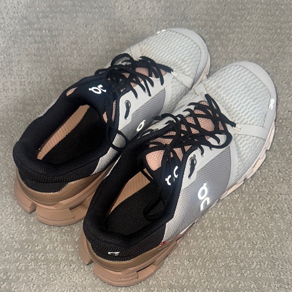 Good! ON Running Gray/Tan Sneakers Womens 10.5 Athletic Shoes - Picture 1 of 8